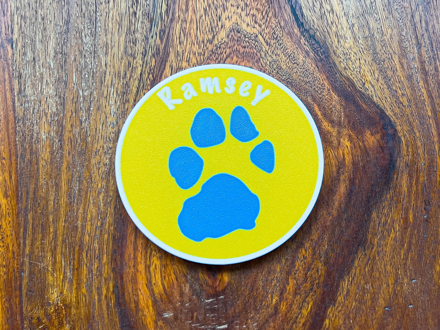 Dessous de verre personnalisé avec empreinte de patte de chien | 4 couleurs disponibles