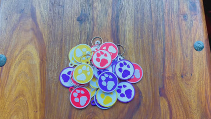 Porte-clés personnalisé avec empreinte de patte de chien en relief 3D | 6 couleurs disponibles
